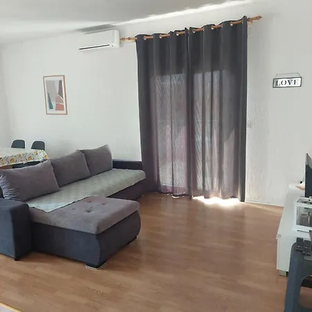 Korina Daire Biograd Na Moru